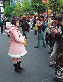 Illustration for article titled A Tribute to Creepy Guys Taking Pictures of Pretty Girls (NSFW)
